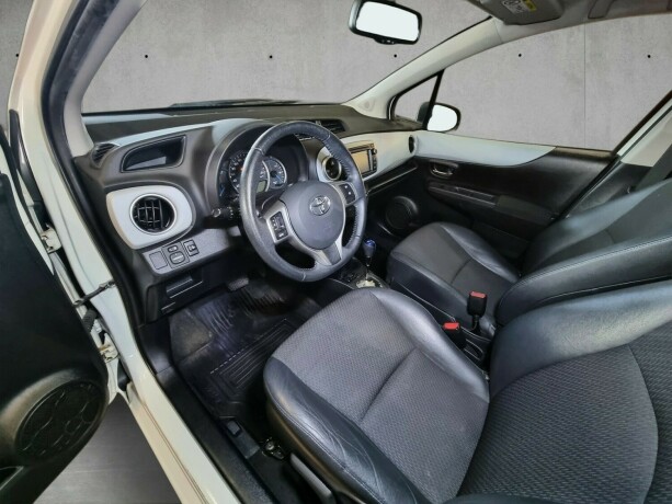 toyota-yaris-elektrisitetbensin-2014-big-9