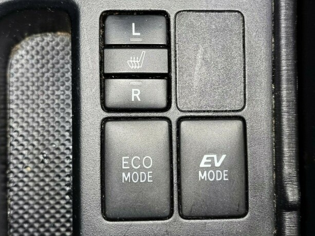 toyota-yaris-elektrisitetbensin-2014-big-22