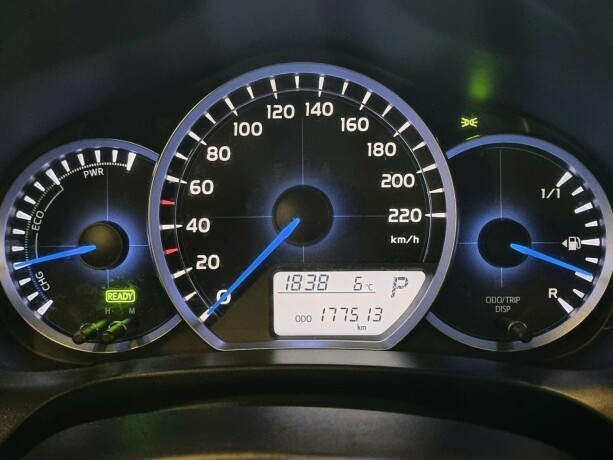 toyota-yaris-elektrisitetbensin-2014-big-12