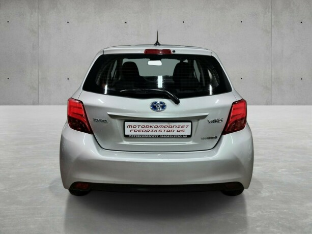 toyota-yaris-elektrisitetbensin-2016-big-5