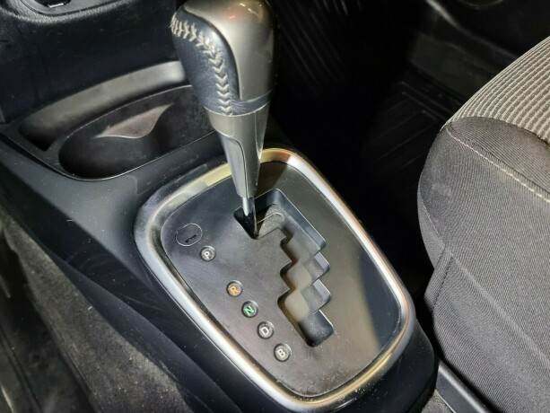 toyota-yaris-elektrisitetbensin-2016-big-18