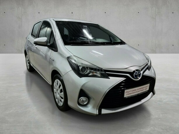 toyota-yaris-elektrisitetbensin-2016-big-2