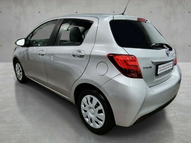 toyota-yaris-elektrisitetbensin-2016-big-4