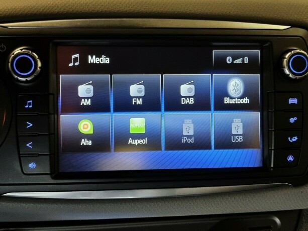 toyota-yaris-elektrisitetbensin-2016-big-14