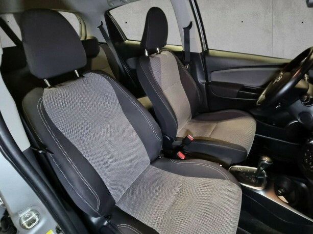 toyota-yaris-elektrisitetbensin-2016-big-9