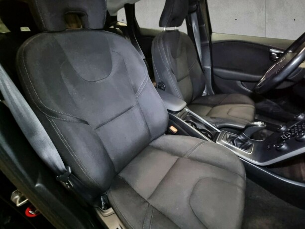 volvo-v40-diesel-2013-big-11