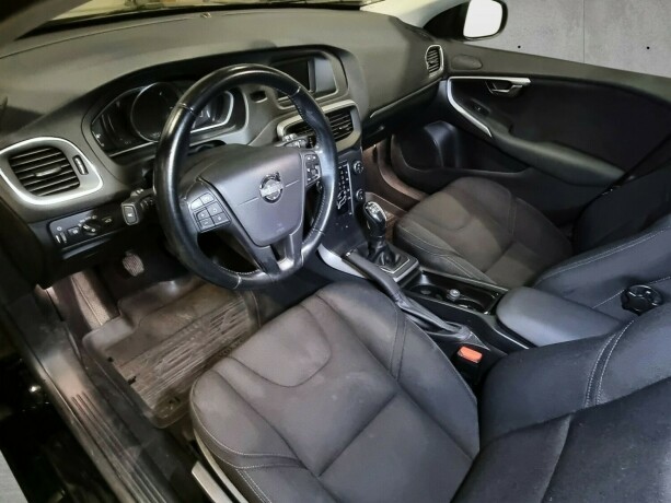 volvo-v40-diesel-2013-big-10