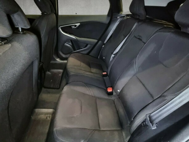 volvo-v40-diesel-2013-big-12