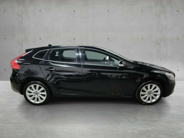 volvo-v40-diesel-2013-big-5