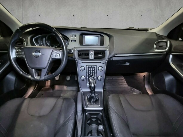 volvo-v40-diesel-2013-big-9