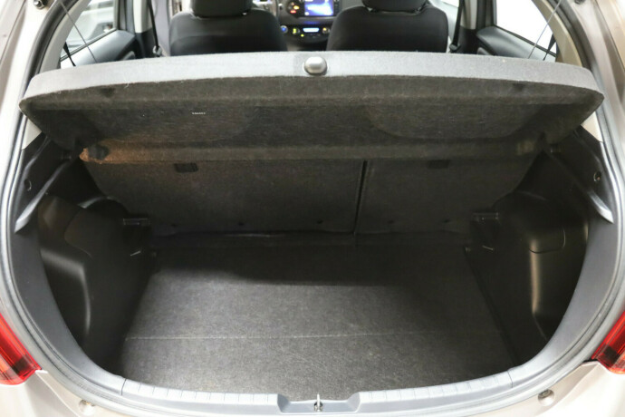 toyota-yaris-elektrisitetbensin-2015-big-11