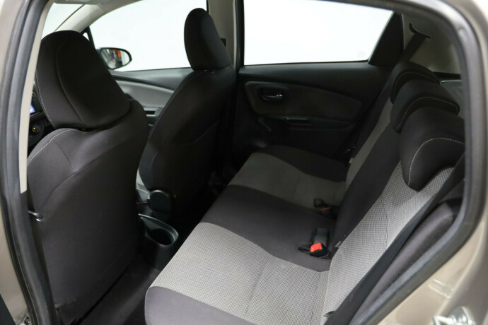 toyota-yaris-elektrisitetbensin-2015-big-10