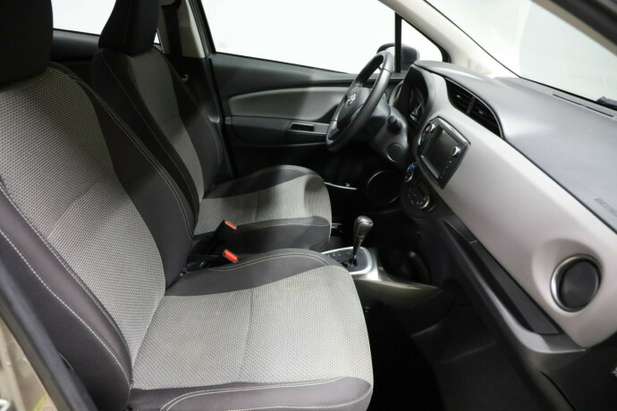 toyota-yaris-elektrisitetbensin-2015-big-8