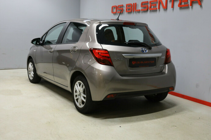 toyota-yaris-elektrisitetbensin-2015-big-4