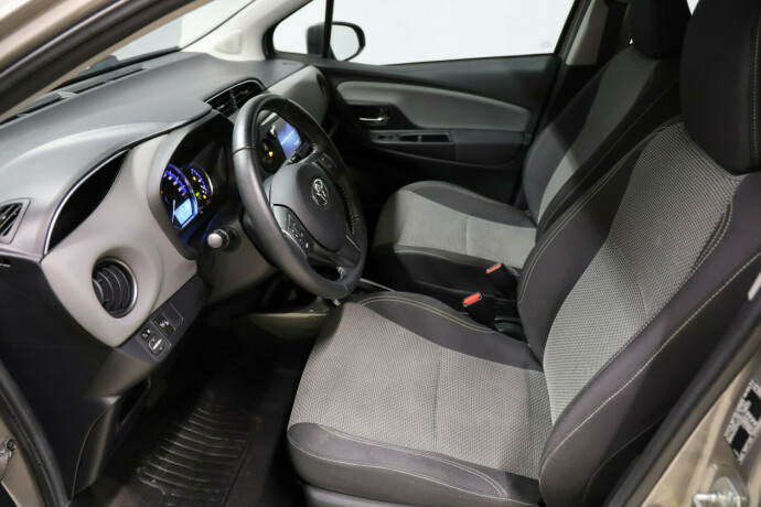 toyota-yaris-elektrisitetbensin-2015-big-7