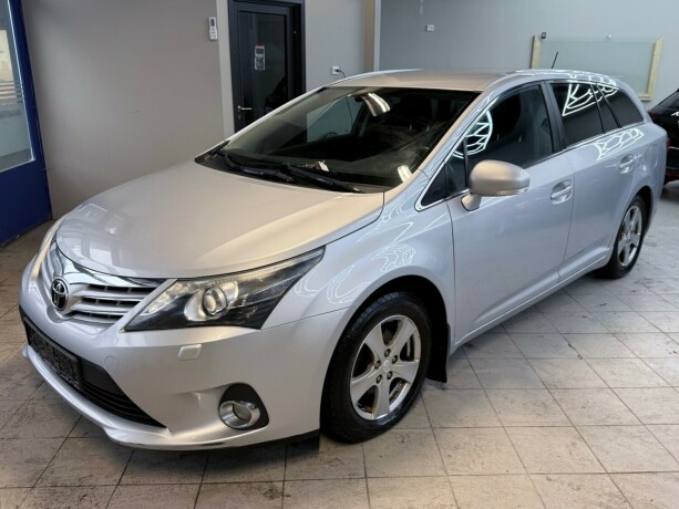 toyota-avensis-bensin-2012-big-2