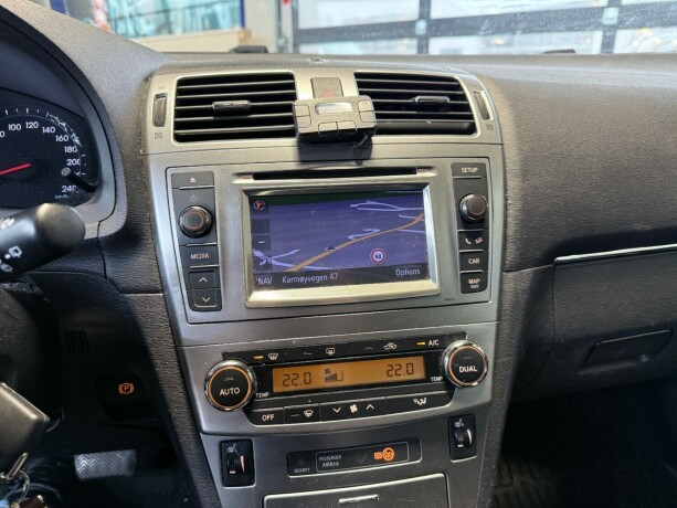 toyota-avensis-bensin-2012-big-11