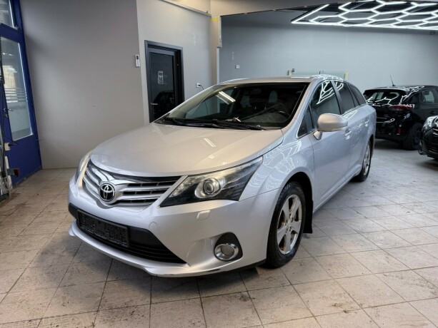 toyota-avensis-bensin-2012-big-0