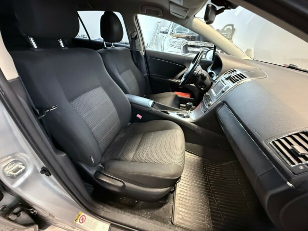 toyota-avensis-bensin-2012-big-15