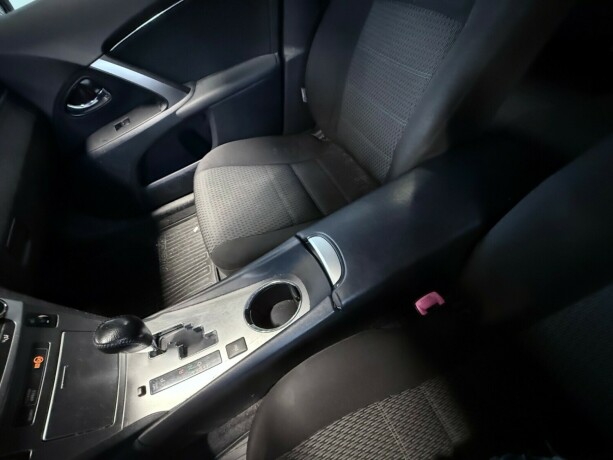 toyota-avensis-bensin-2012-big-10