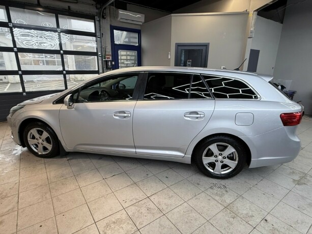 toyota-avensis-bensin-2012-big-3