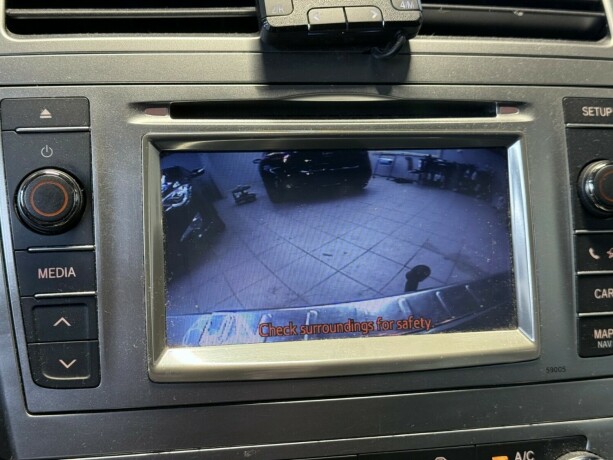 toyota-avensis-bensin-2012-big-12