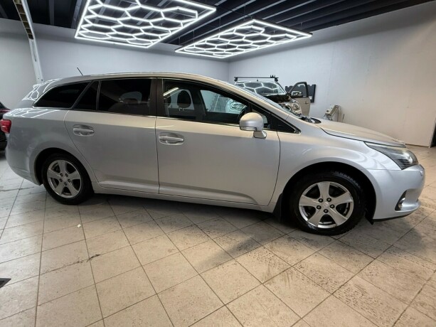 toyota-avensis-bensin-2012-big-7