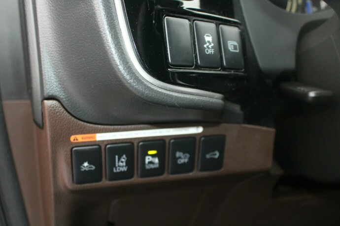 mitsubishi-outlander-elektrisitetbensin-2016-big-11