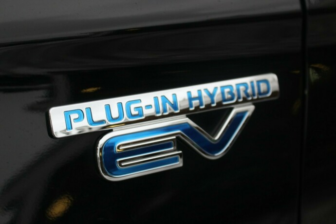 mitsubishi-outlander-elektrisitetbensin-2016-big-2