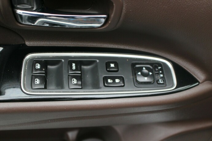 mitsubishi-outlander-elektrisitetbensin-2016-big-10