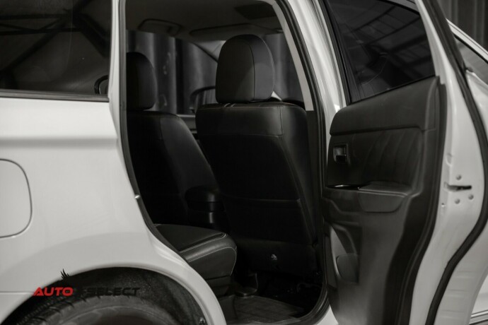 mitsubishi-outlander-elektrisitetbensin-2017-big-13