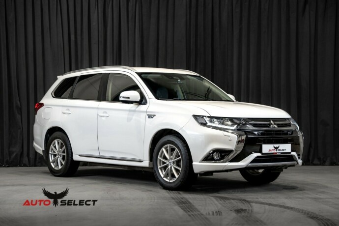 mitsubishi-outlander-elektrisitetbensin-2017-big-3