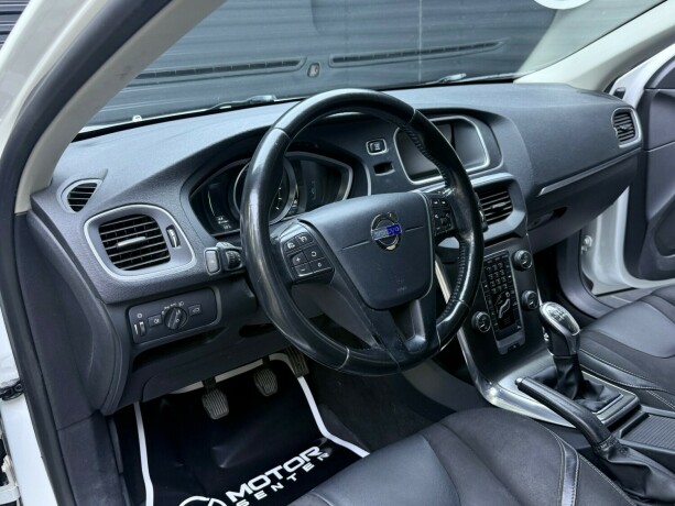 volvo-v40-diesel-2013-big-10