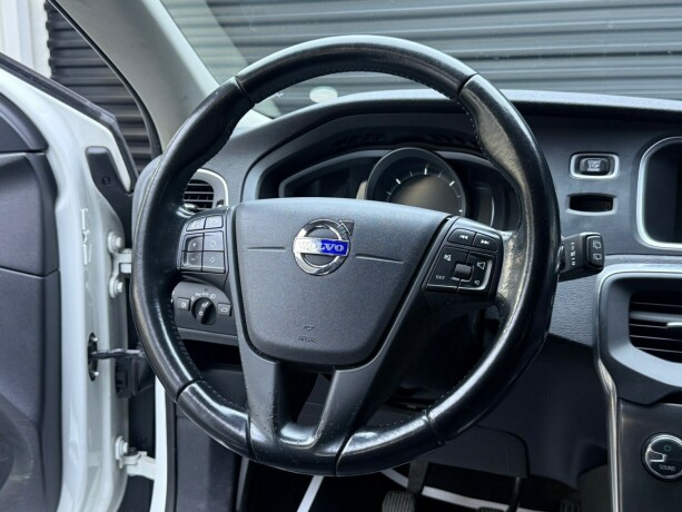 volvo-v40-diesel-2013-big-12