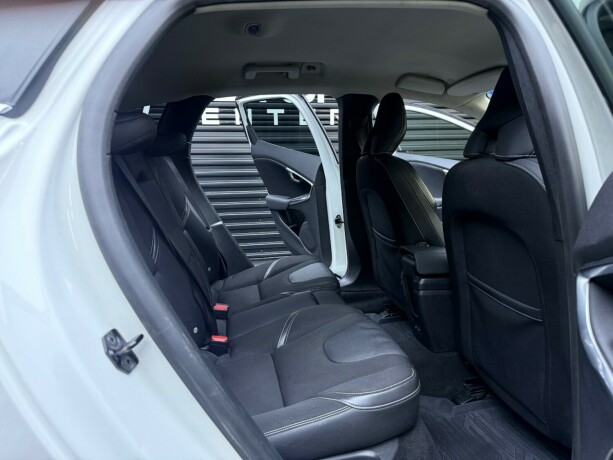 volvo-v40-diesel-2013-big-28