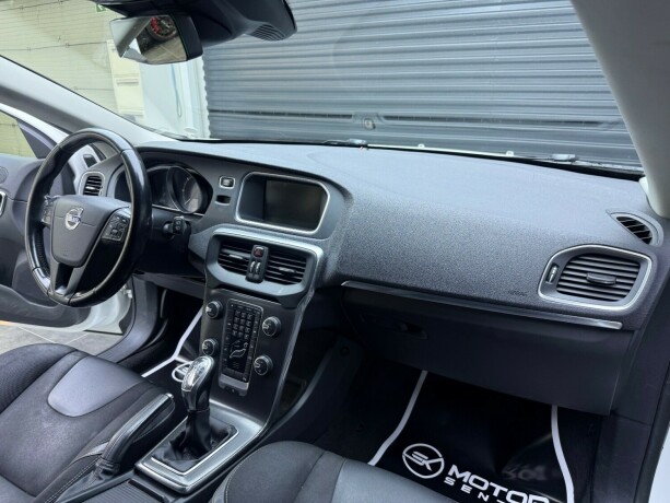 volvo-v40-diesel-2013-big-11