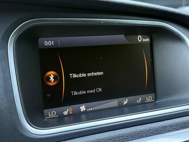 volvo-v40-diesel-2013-big-19