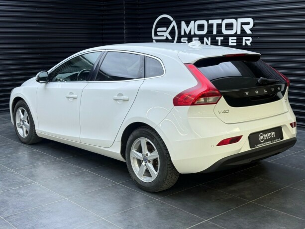 volvo-v40-diesel-2013-big-1