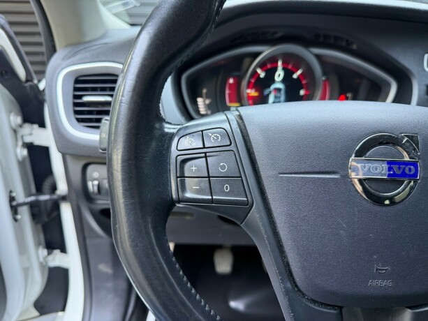 volvo-v40-diesel-2013-big-14