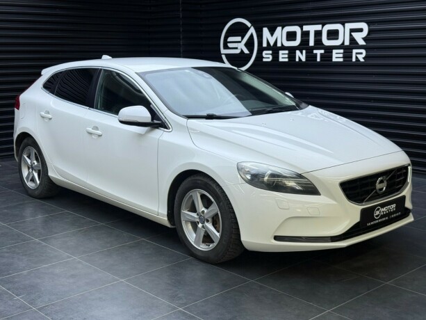 volvo-v40-diesel-2013-big-0