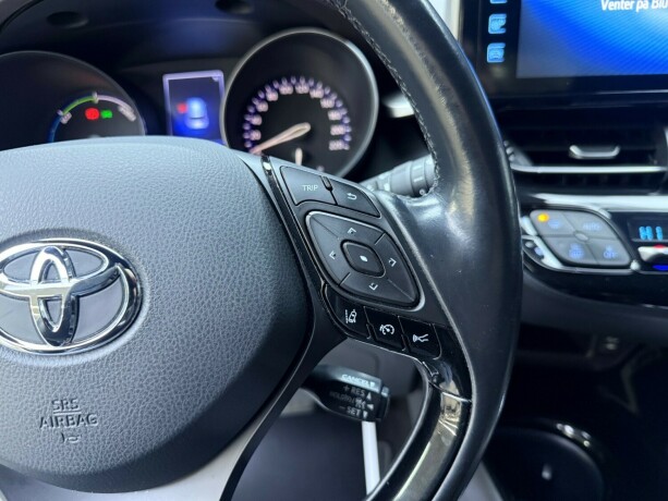 toyota-c-hr-elektrisitetbensin-2017-big-16