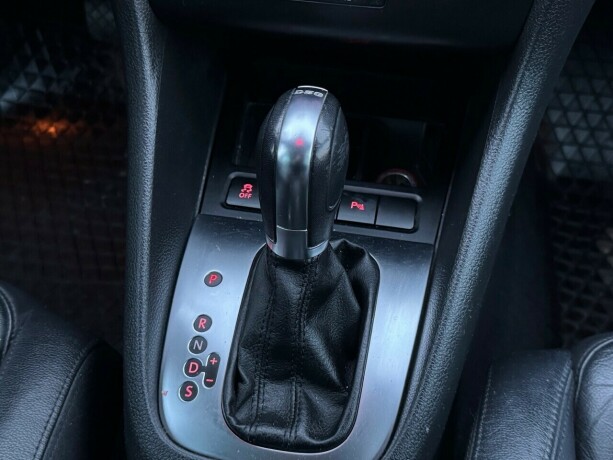 volkswagen-golf-diesel-2012-big-15