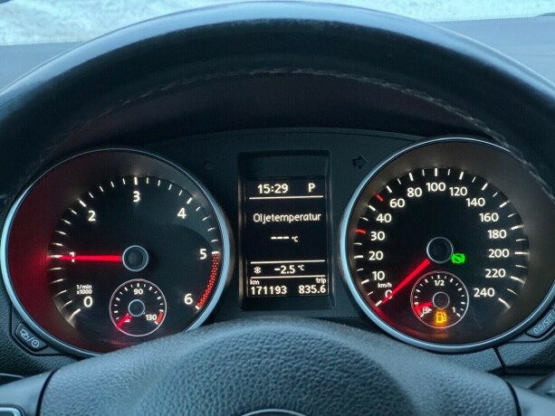 volkswagen-golf-diesel-2012-big-13