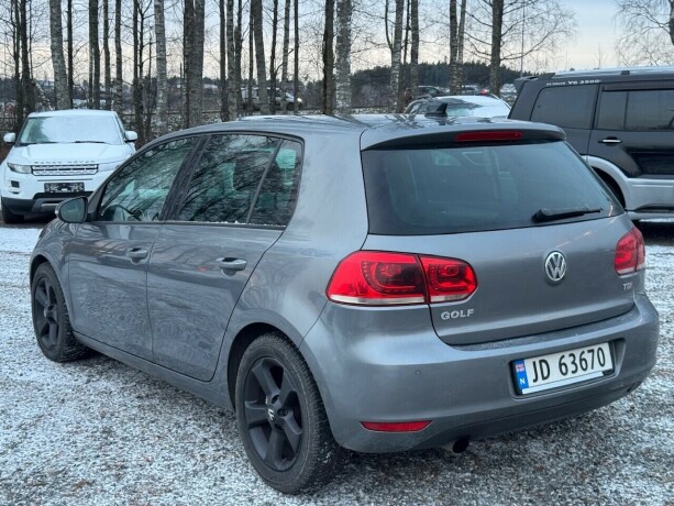 volkswagen-golf-diesel-2012-big-4