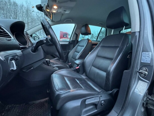 volkswagen-golf-diesel-2012-big-9