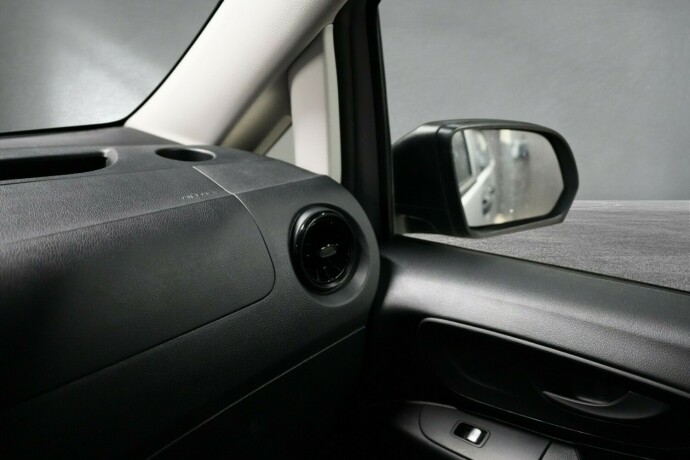 mercedes-benz-vito-diesel-2022-big-13