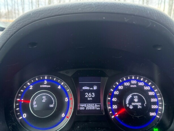 hyundai-i40-diesel-2011-big-13