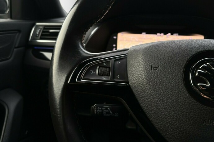 skoda-superb-diesel-2019-big-18