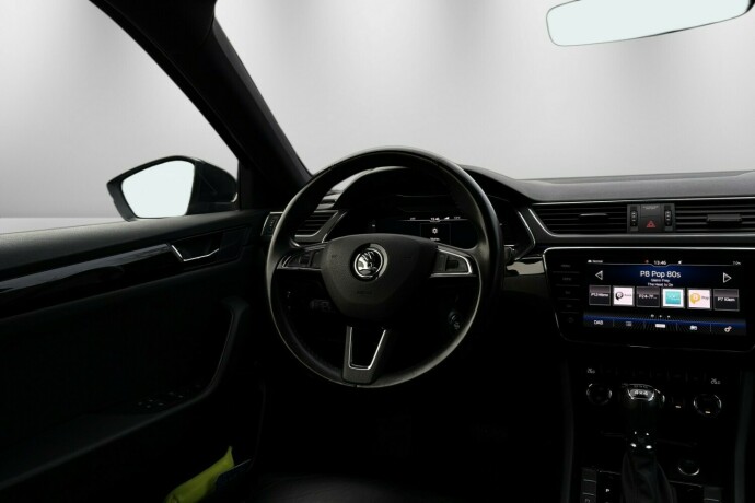 skoda-superb-diesel-2019-big-16