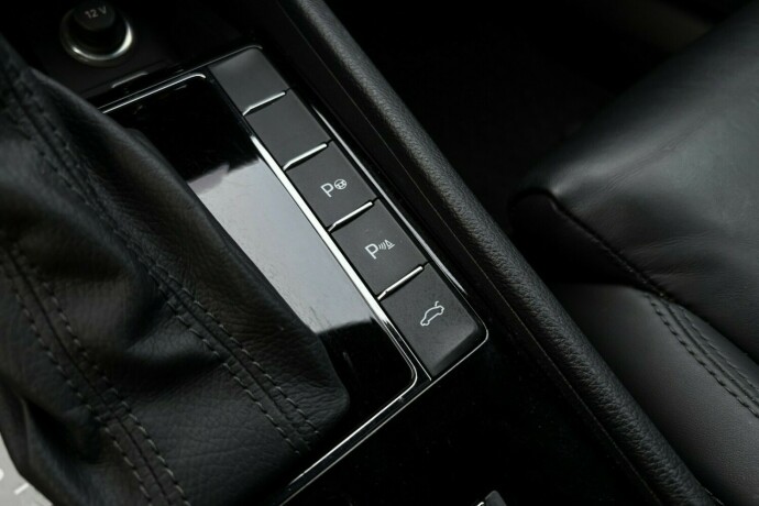 skoda-superb-diesel-2019-big-31